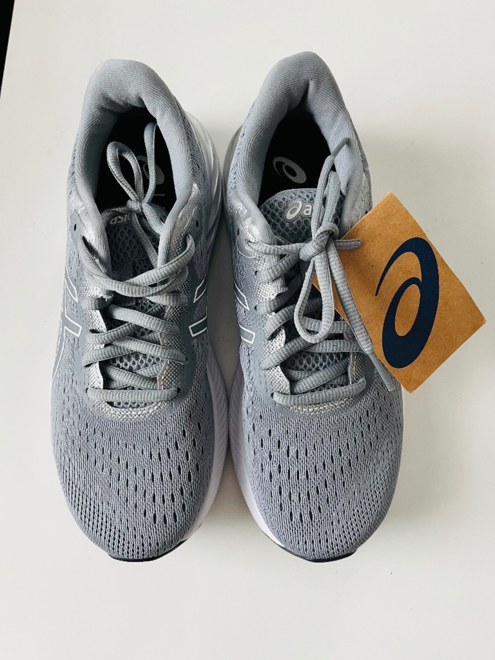 ASICS Gel Excite 8 ! New with tags ! Size 7! Retail $75